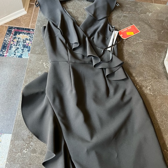 Black ruffle dress by Gianni Bini - Picture 2 of 10